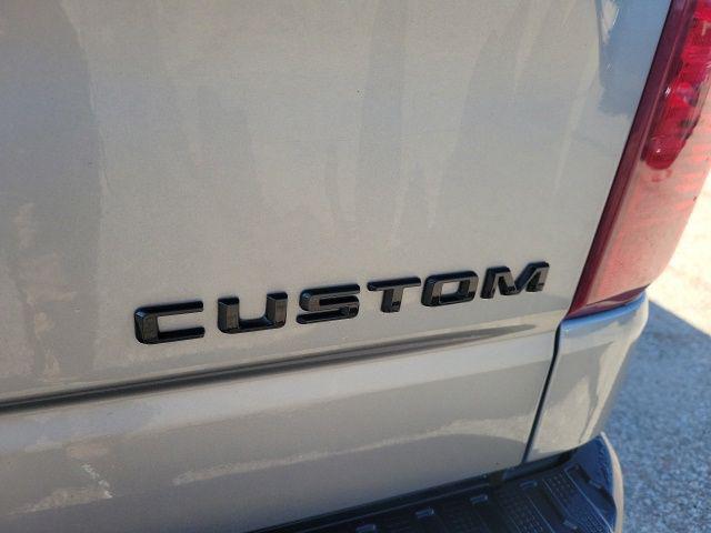 2023 Chevrolet Silverado 1500 4WD Crew Cab Short Bed Custom