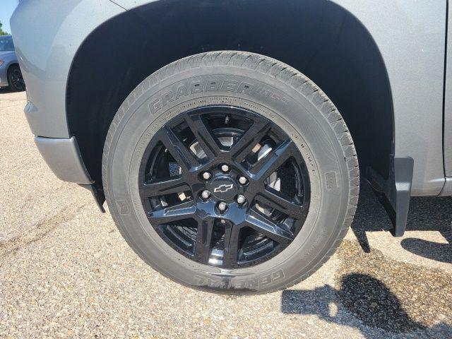 2023 Chevrolet Silverado 1500 4WD Crew Cab Short Bed Custom