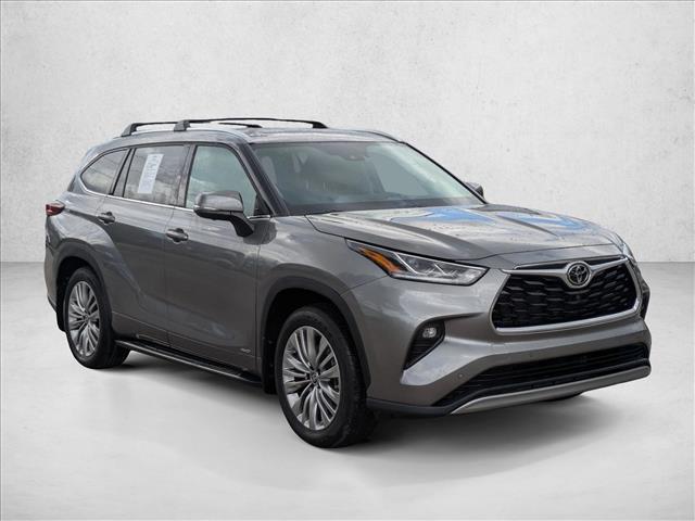 2025 Toyota Highlander Hybrid Platinum