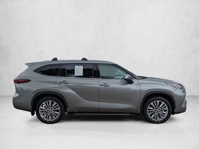 2025 Toyota Highlander Hybrid Platinum