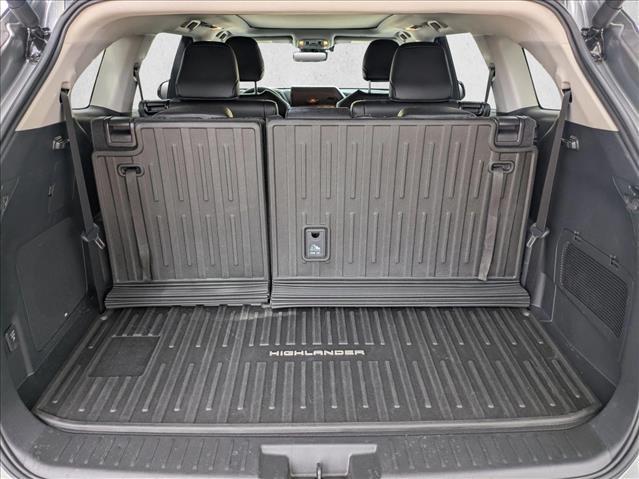 2025 Toyota Highlander Hybrid Platinum