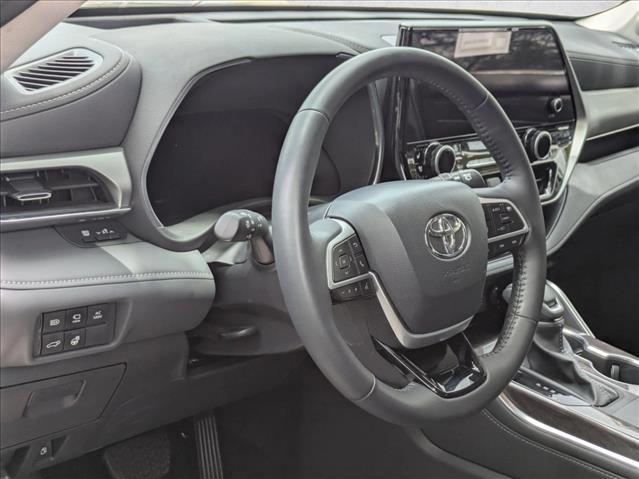2025 Toyota Highlander Hybrid Platinum