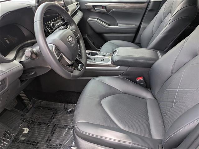 2025 Toyota Highlander Hybrid Platinum