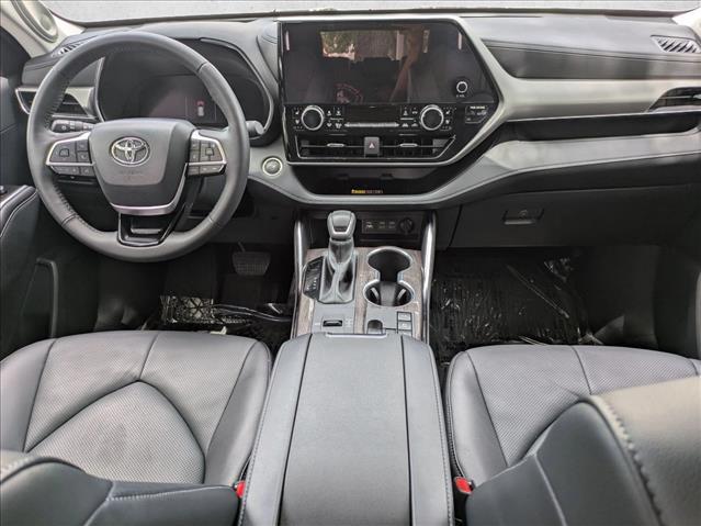 2025 Toyota Highlander Hybrid Platinum