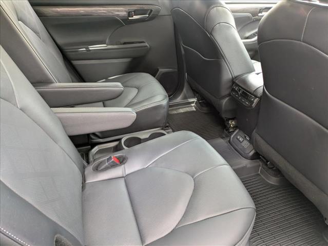 2025 Toyota Highlander Hybrid Platinum