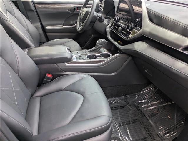 2025 Toyota Highlander Hybrid Platinum