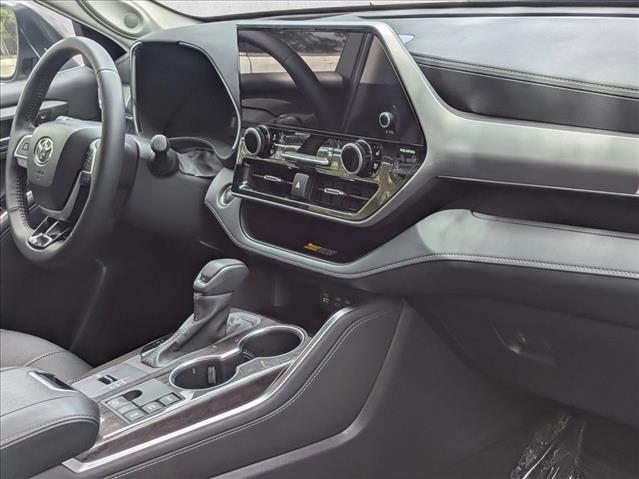 2025 Toyota Highlander Hybrid Platinum