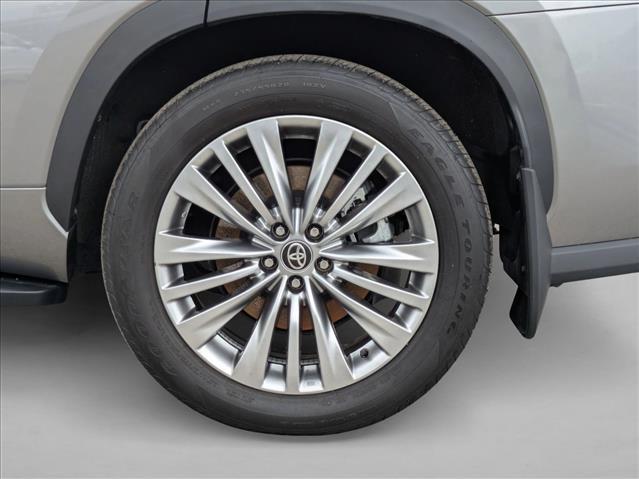 2025 Toyota Highlander Hybrid Platinum