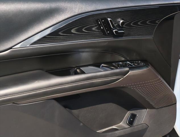 2024 Cadillac iQ Luxury w/1SC