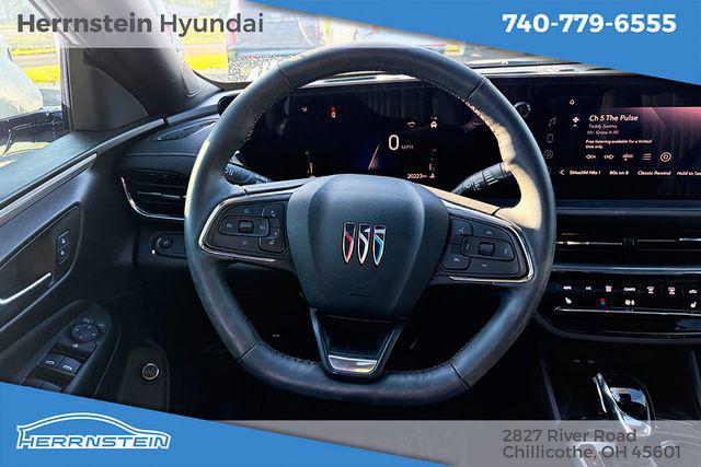 2025 Buick NV Avenir FWD