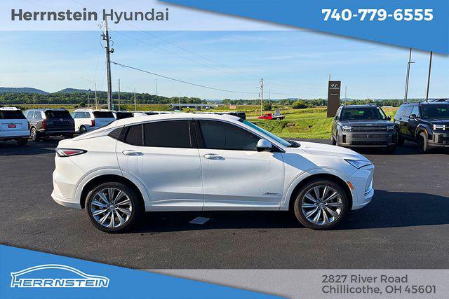 2025 Buick NV Avenir FWD