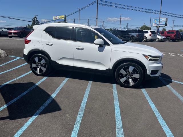 2019 Volvo XC40 T5 Momentum