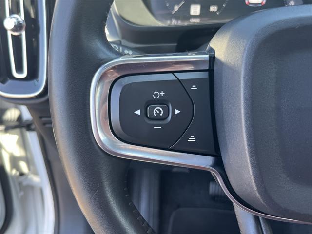 2019 Volvo XC40 T5 Momentum