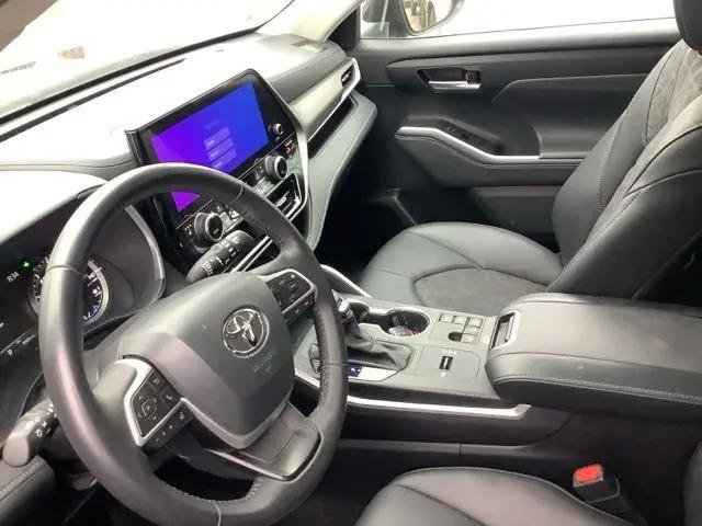 2024 Toyota Highlander Hybrid XLE Nightshade