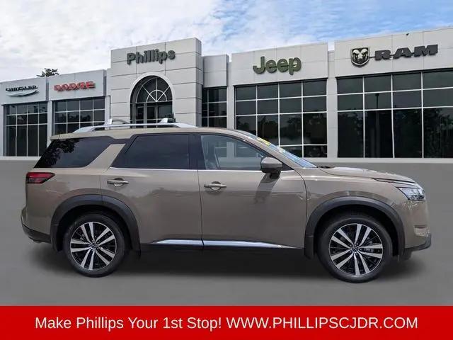 2024 Nissan Pathfinder Platinum FWD