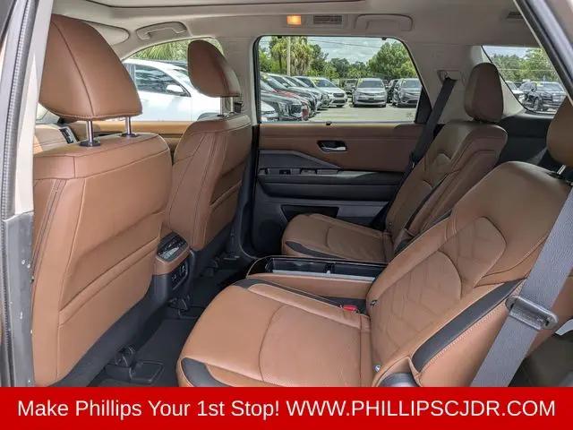 2024 Nissan Pathfinder Platinum FWD
