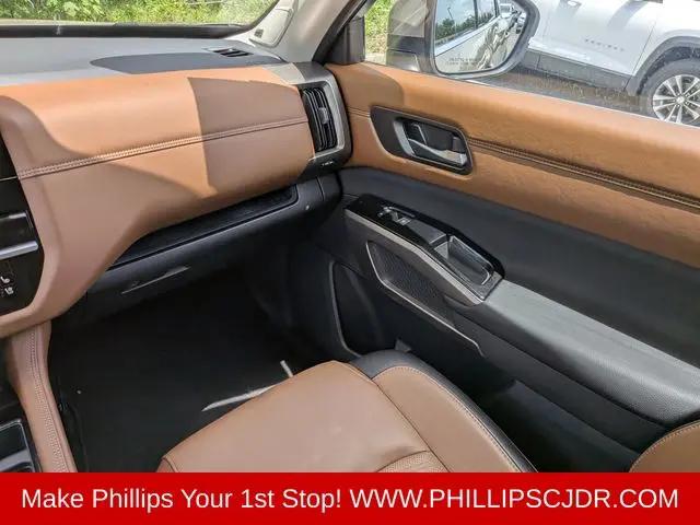 2024 Nissan Pathfinder Platinum FWD