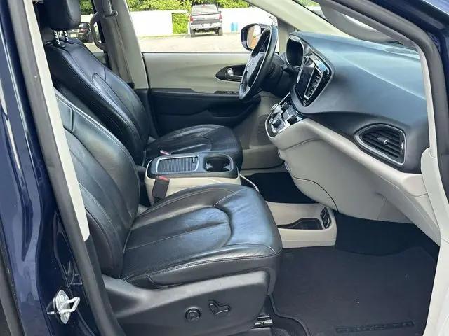 2017 Chrysler Pacifica Touring-L Plus