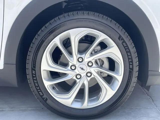 2027 Chevrolet Bolt LT FWD