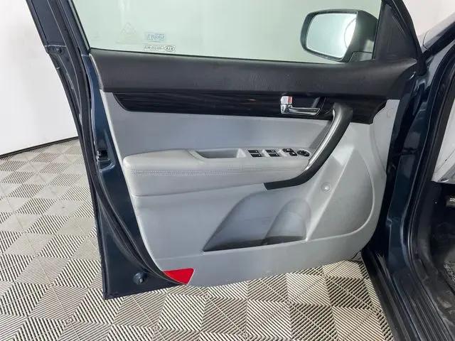 2011 Kia Sorento LX