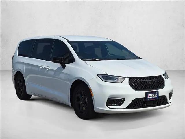 2024 Chrysler Pacifica Hybrid S Appearance Pkg