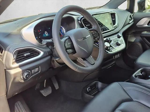 2024 Chrysler Pacifica Hybrid S Appearance Pkg