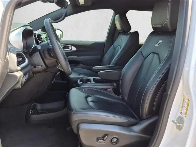 2024 Chrysler Pacifica Hybrid S Appearance Pkg