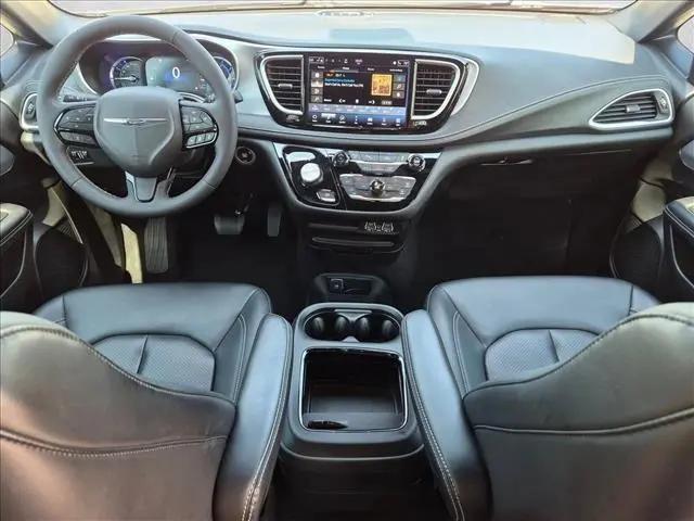 2024 Chrysler Pacifica Hybrid S Appearance Pkg