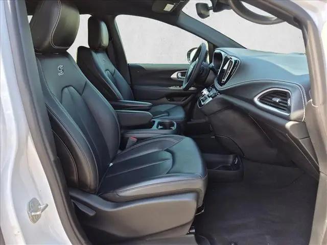 2024 Chrysler Pacifica Hybrid S Appearance Pkg