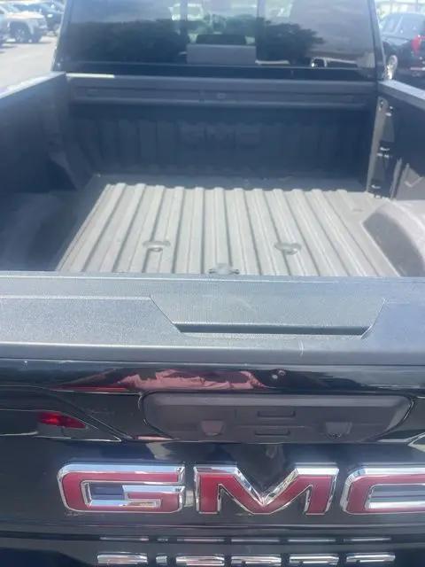 2022 GMC Sierra 2500HD 4WD Crew Cab Standard Bed SLT