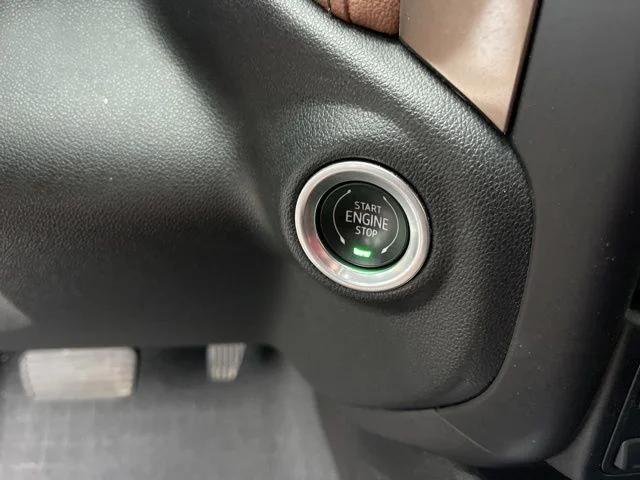 2022 Chevrolet Silverado 1500 4WD Crew Cab Short Bed High Country