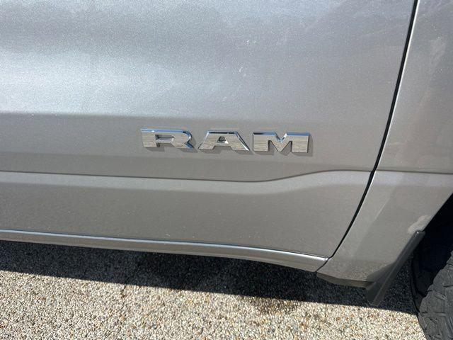 2022 Ram 1500 Lone Star Crew Cab 4x4 5'7" Box