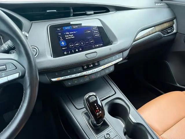 2020 Cadillac XT4 FWD Premium Luxury
