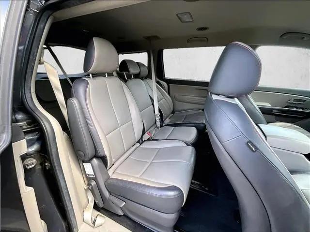 2017 Kia Sedona LX