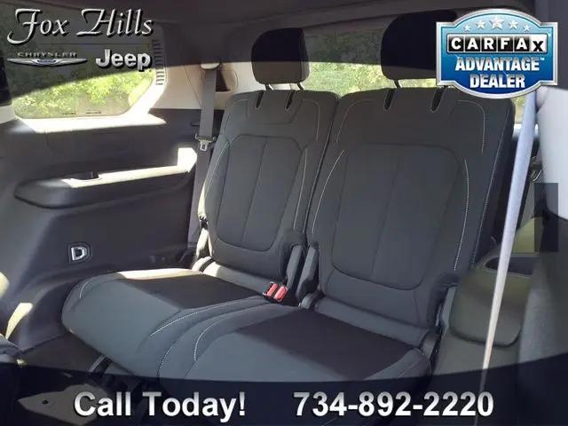 2022 Jeep Grand Cherokee L Laredo 4x4