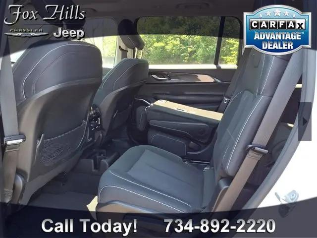 2022 Jeep Grand Cherokee L Laredo 4x4