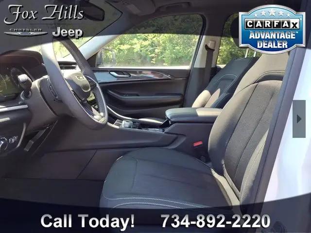 2022 Jeep Grand Cherokee L Laredo 4x4