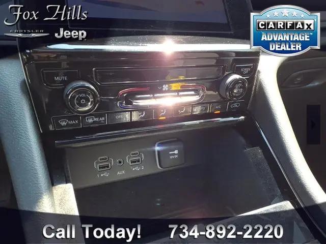 2022 Jeep Grand Cherokee L Laredo 4x4