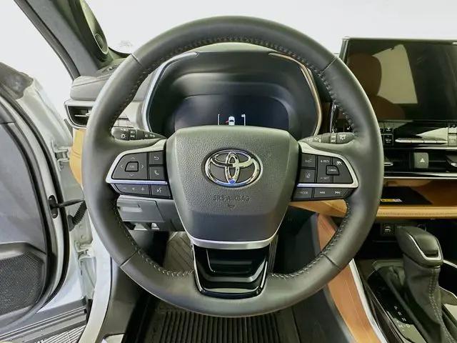 2024 Toyota Highlander Platinum