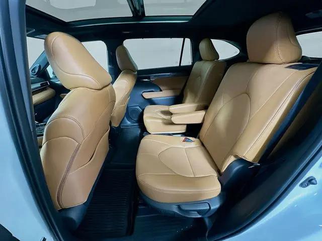 2024 Toyota Highlander Platinum