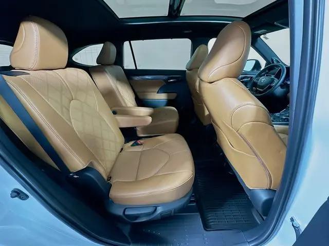 2024 Toyota Highlander Platinum