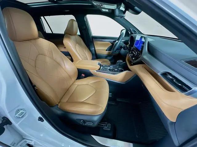 2024 Toyota Highlander Platinum