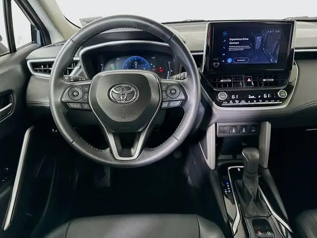 2025 Toyota Corolla Cross XLE