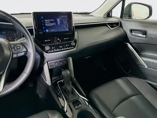 2025 Toyota Corolla Cross XLE