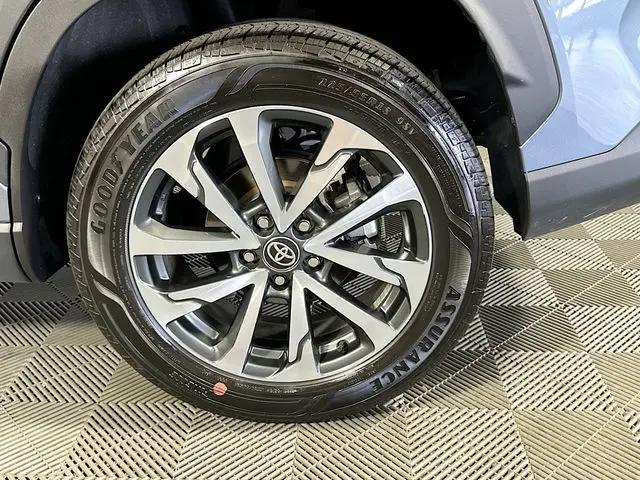 2025 Toyota Corolla Cross XLE