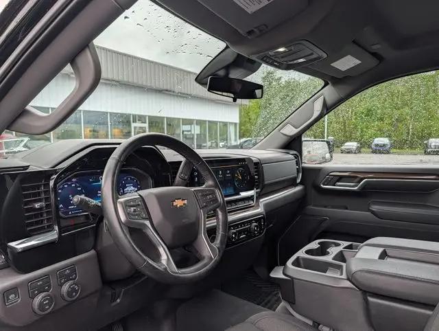 2024 Chevrolet Silverado 1500 4WD Crew Cab Short Bed LT with 2FL