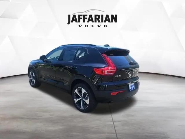 2026 Volvo XC40 Plus, B5 AWD Gas (mild hybrid), Dark