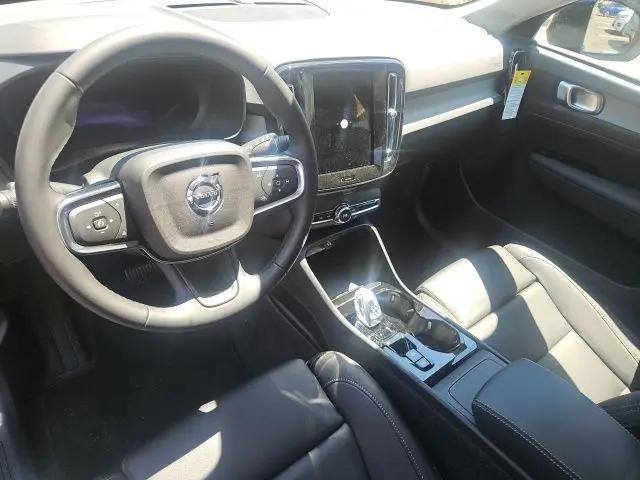 2026 Volvo XC40 Plus, B5 AWD Gas (mild hybrid), Dark