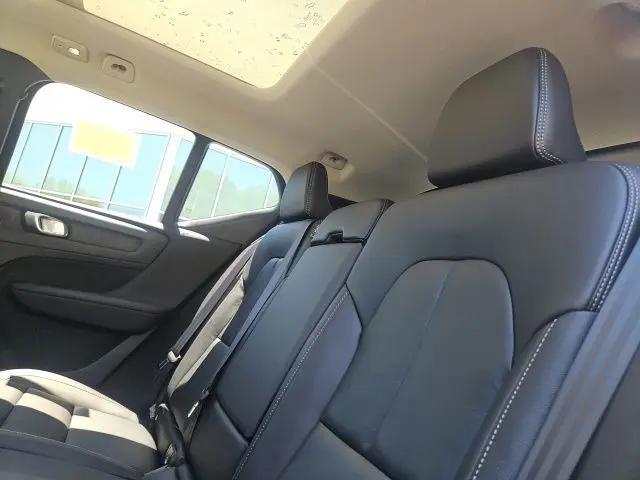2026 Volvo XC40 Plus, B5 AWD Gas (mild hybrid), Dark