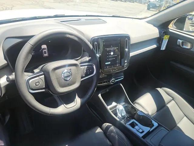 2026 Volvo XC40 Plus, B5 AWD Gas (mild hybrid), Dark